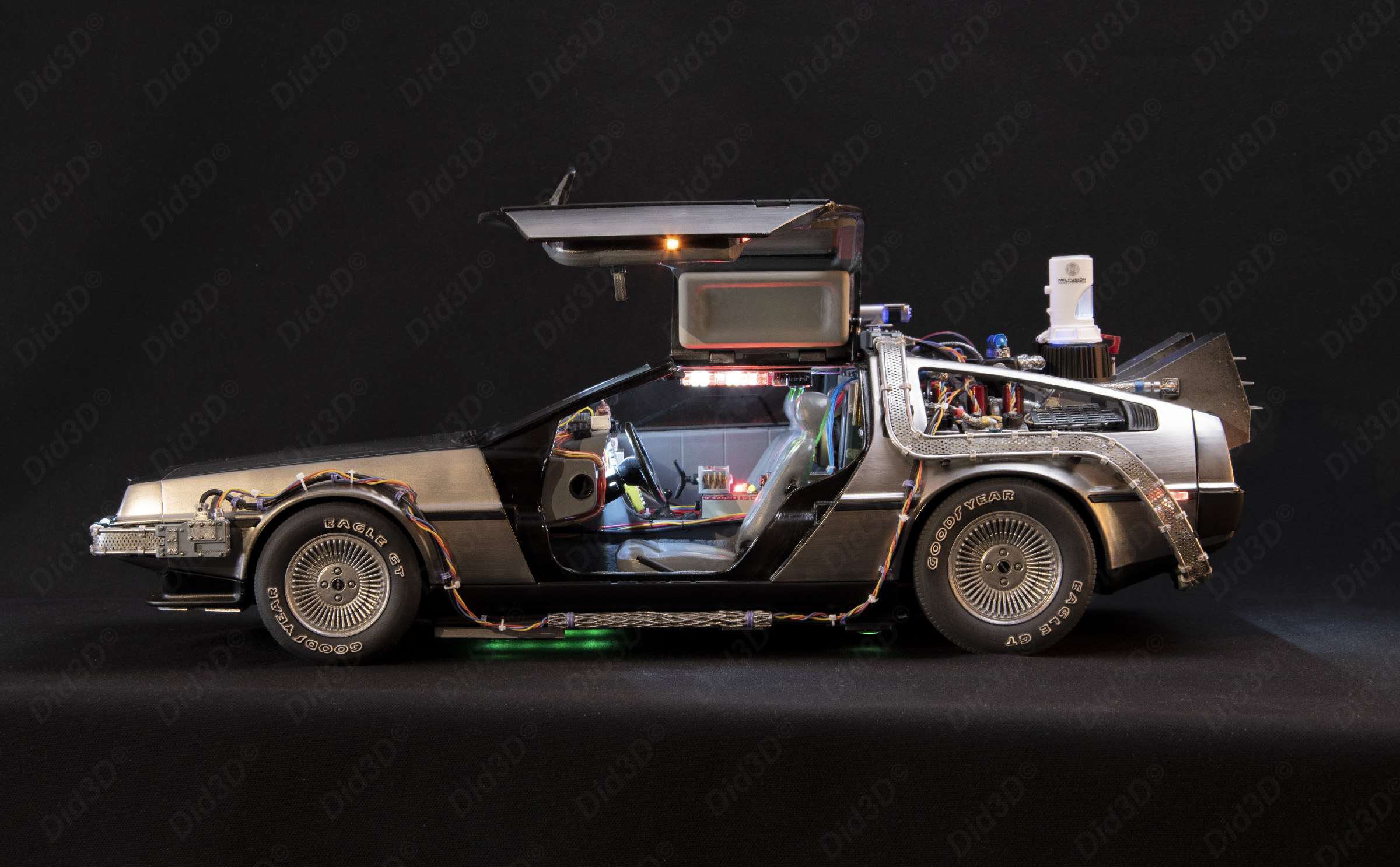 Flying DELOREAN BTTF2 (Animatronic) - 4