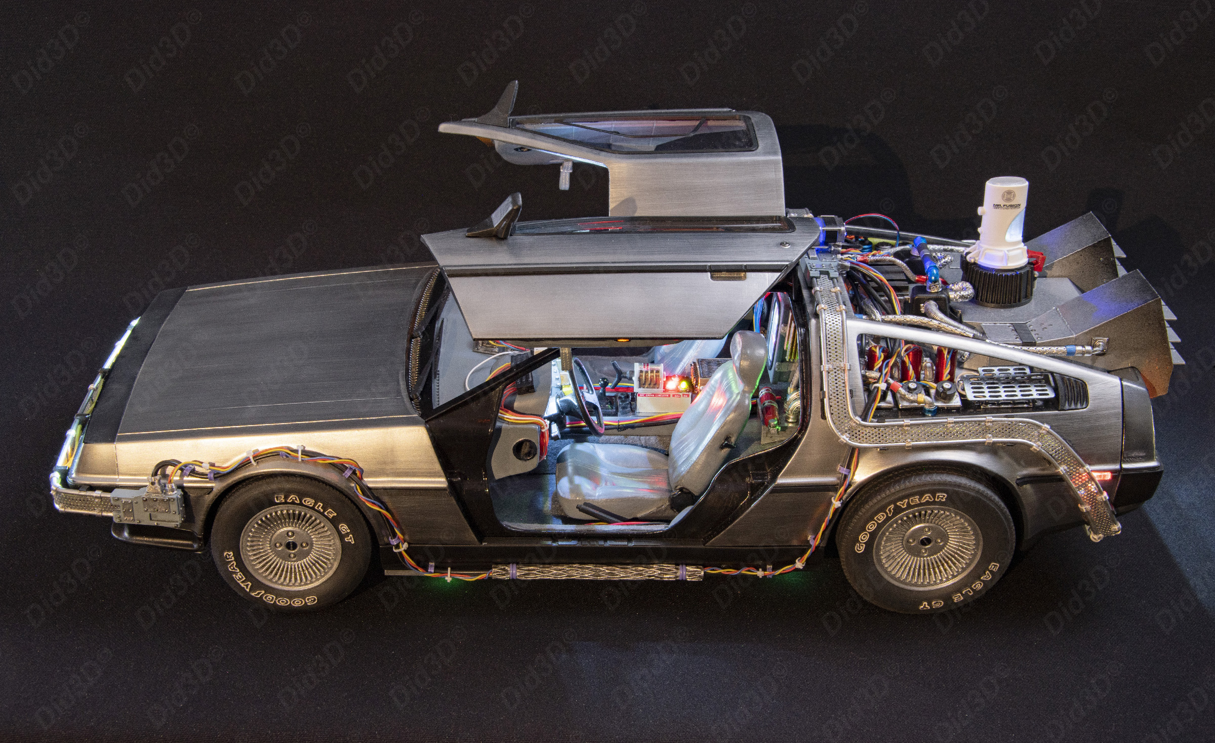 Flying DELOREAN BTTF2 (Animatronic) - 9