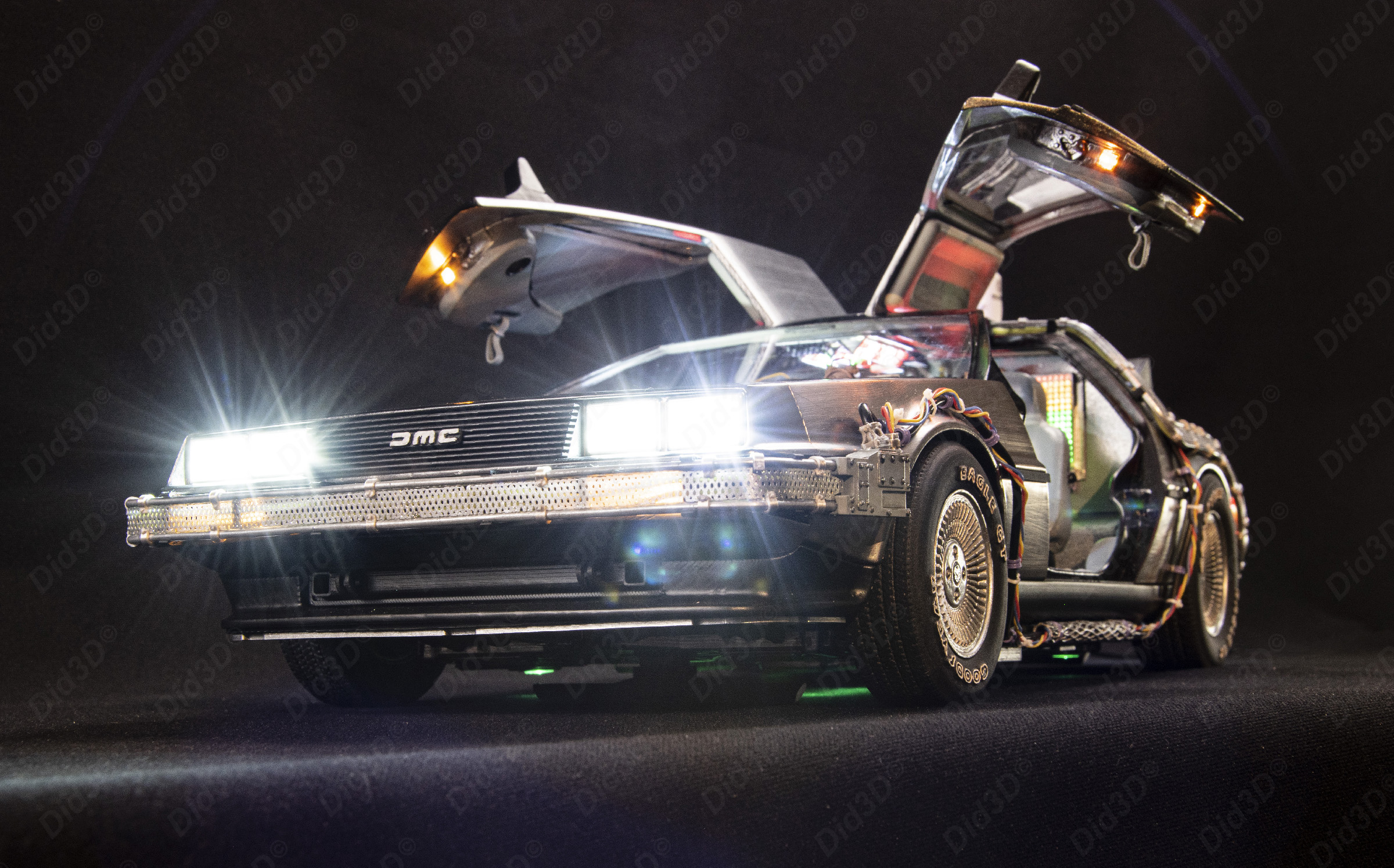 Flying DELOREAN BTTF2 (Animatronic) - 11