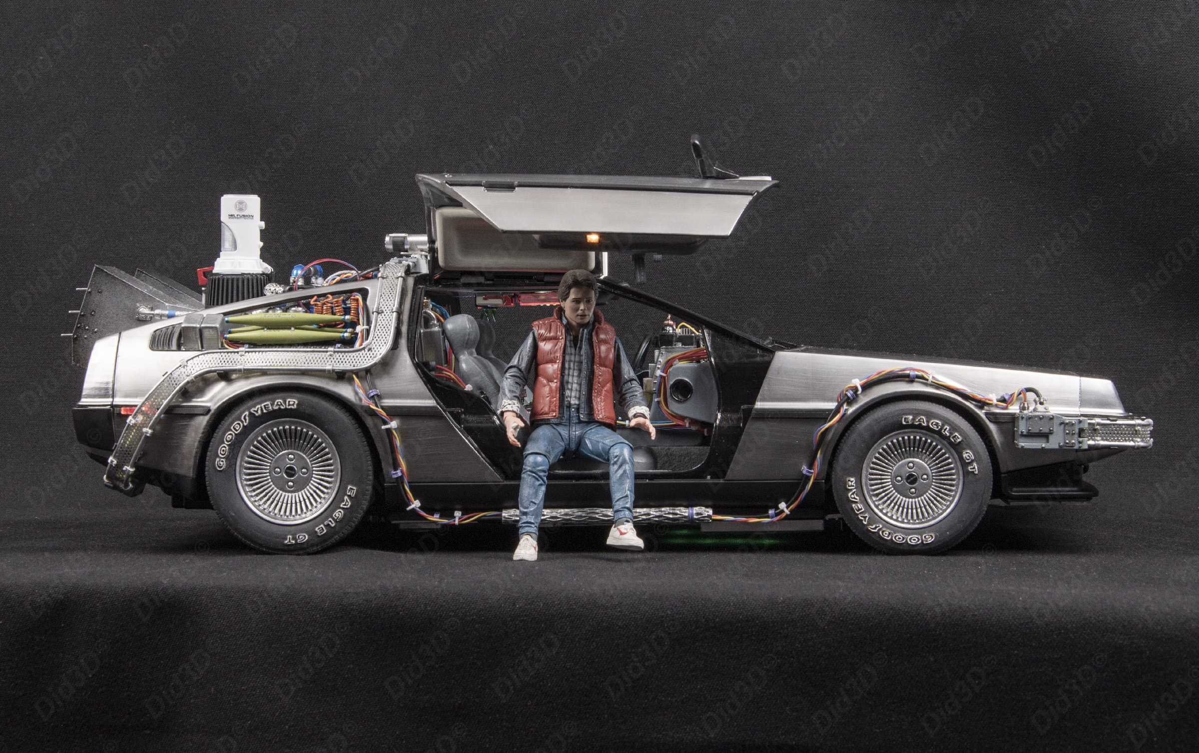 Flying DELOREAN BTTF2 (Animatronic) - 18